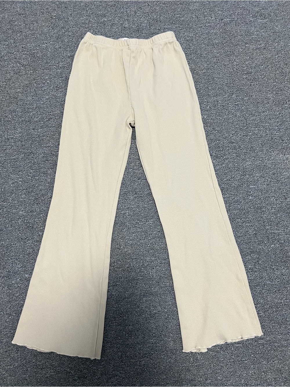 Cotton On Girl‘s Cream Ribbed Flare Leggings